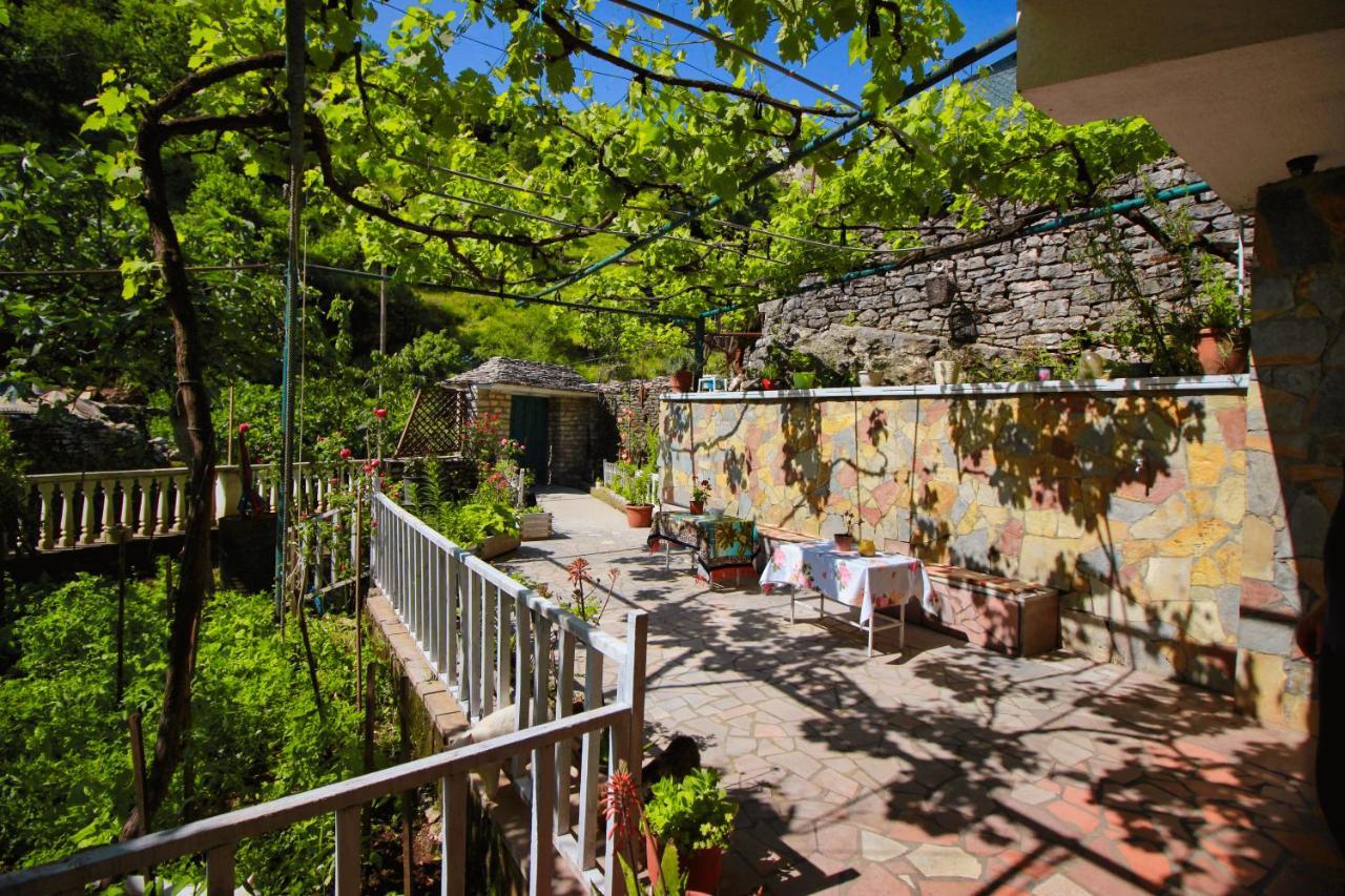 Grandma'S Home Gjirokastër Exterior foto